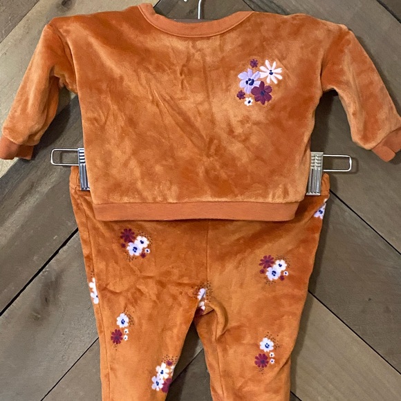 0-3m CAT & JACK Rust Orange Velour Outfit set - Picture 3 of 11